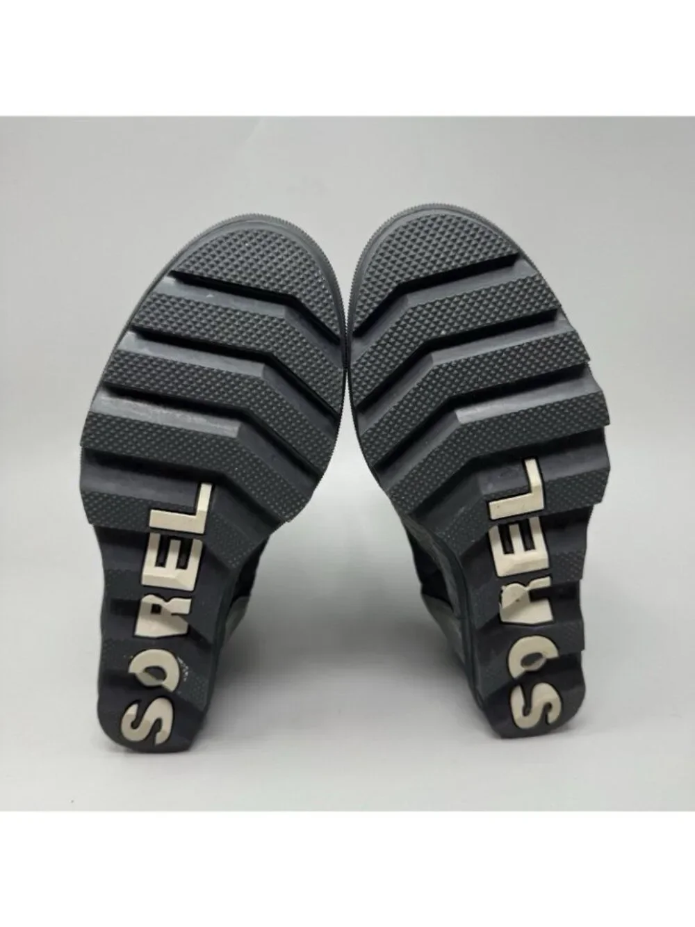 SOREL LEXIE WEDGE Gray Nubuck And Black Quilted Women's Ankle Boots Size 9